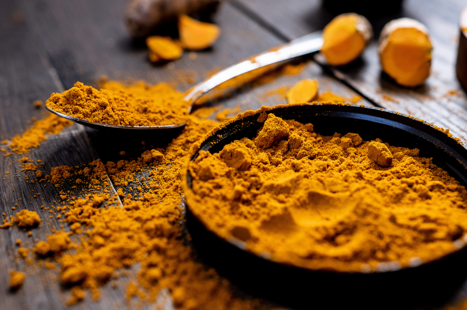 Turmeric is a brilliant addition to your healthcare regieme and contains a multitude of benefits.